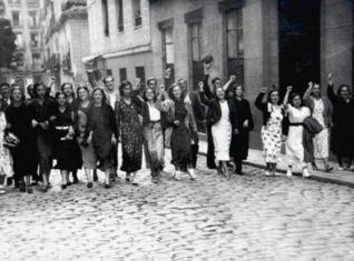 Manifestación de mujeres durante la República