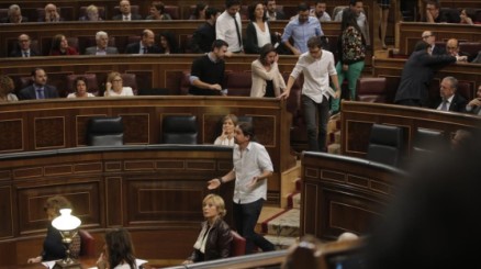 Madrid 27 10 16 Pleno de investidura Unidos Podemos abandona el hemiciclo FOTO JOSE LUIS ROCA